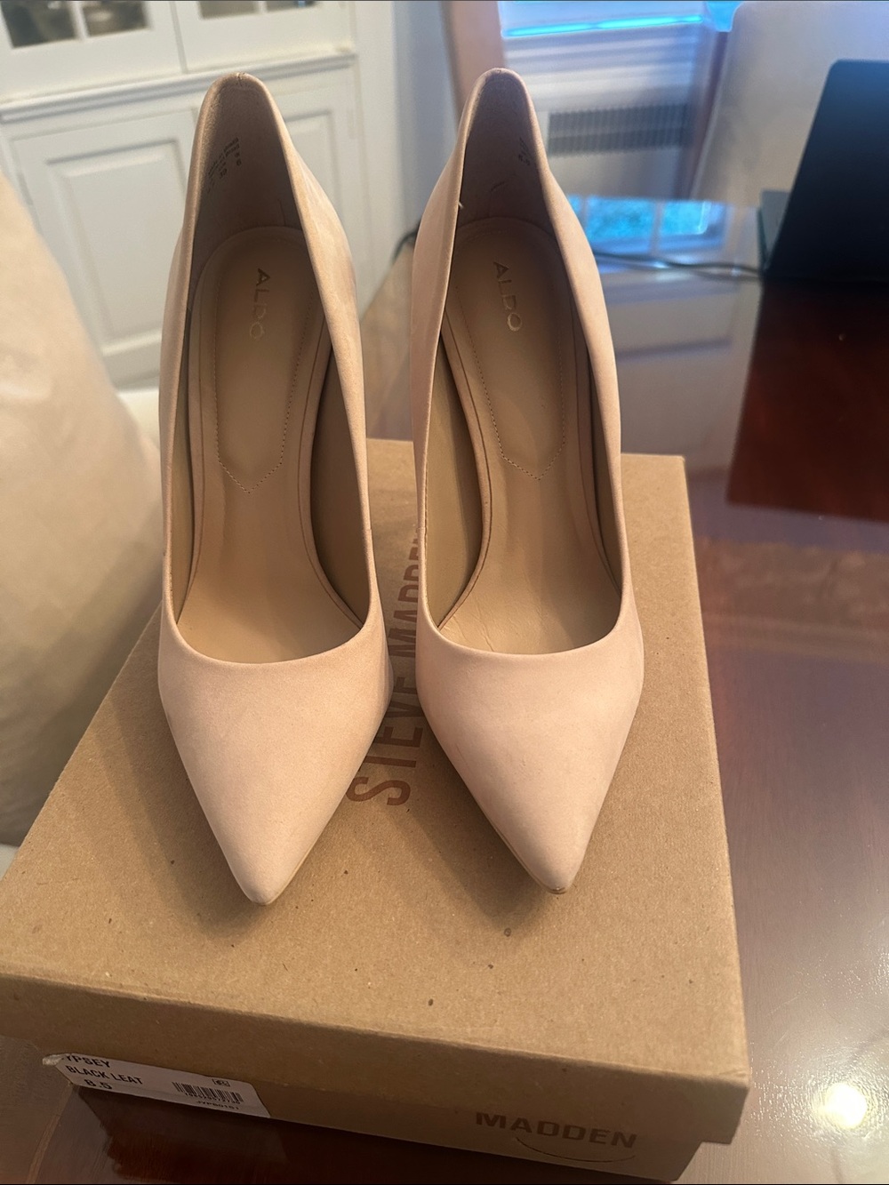 aldo nude  Pointed-Toe Stiletto Pumps worn 1-2 times . 3 1/2 inch